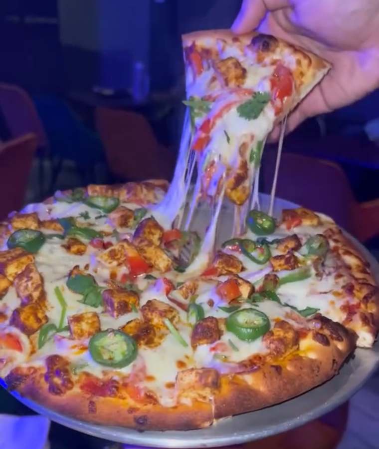 Wood-fired pizza at Dream Lounge